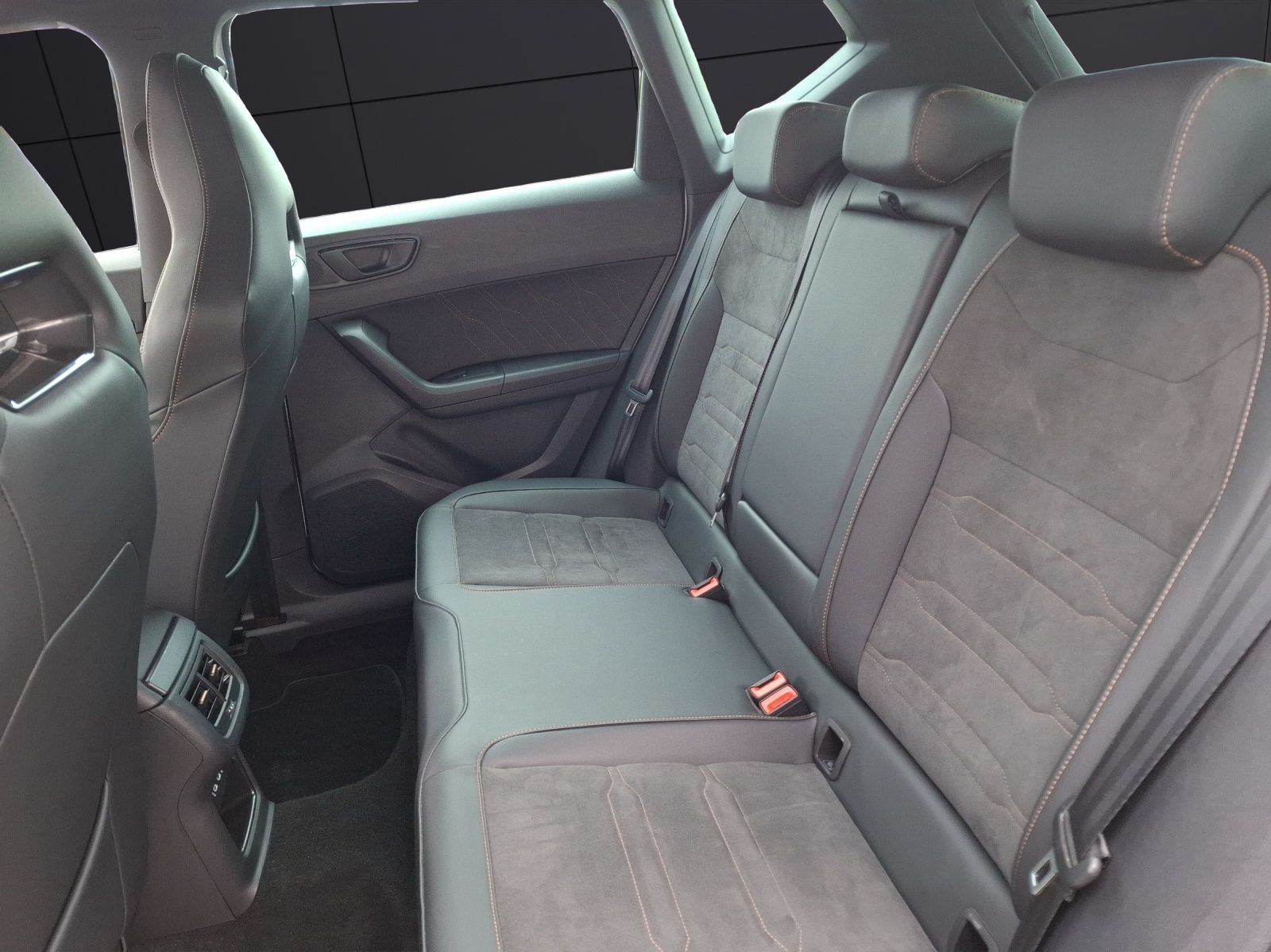 Fahrzeugabbildung SEAT Ateca VZ DSG 4Drive LED Navi AID ACC beats Park-