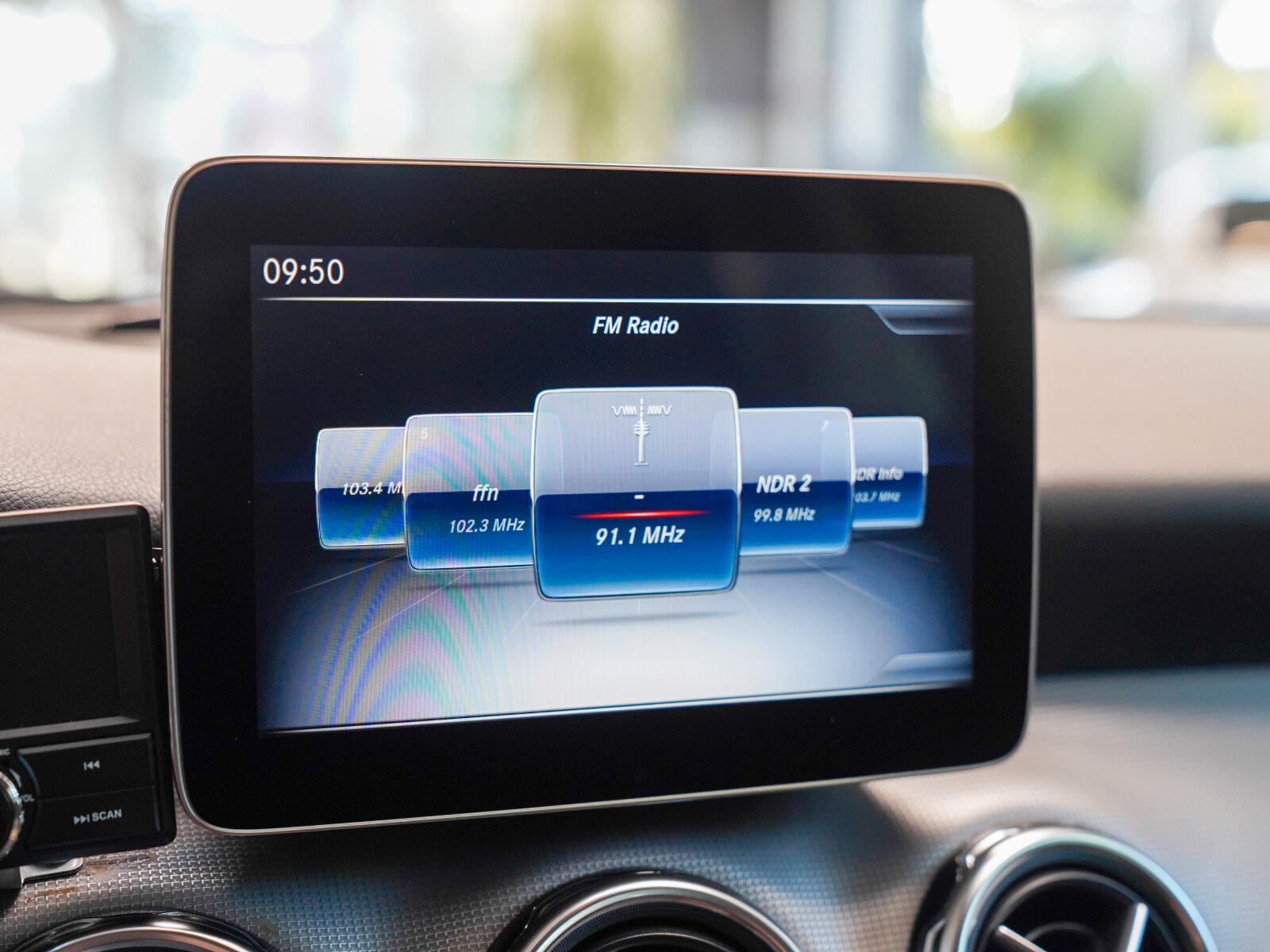 Mercedes-Benz GLA 220 4M Urban DISTRONIC 360° AHK KEYLESS LED