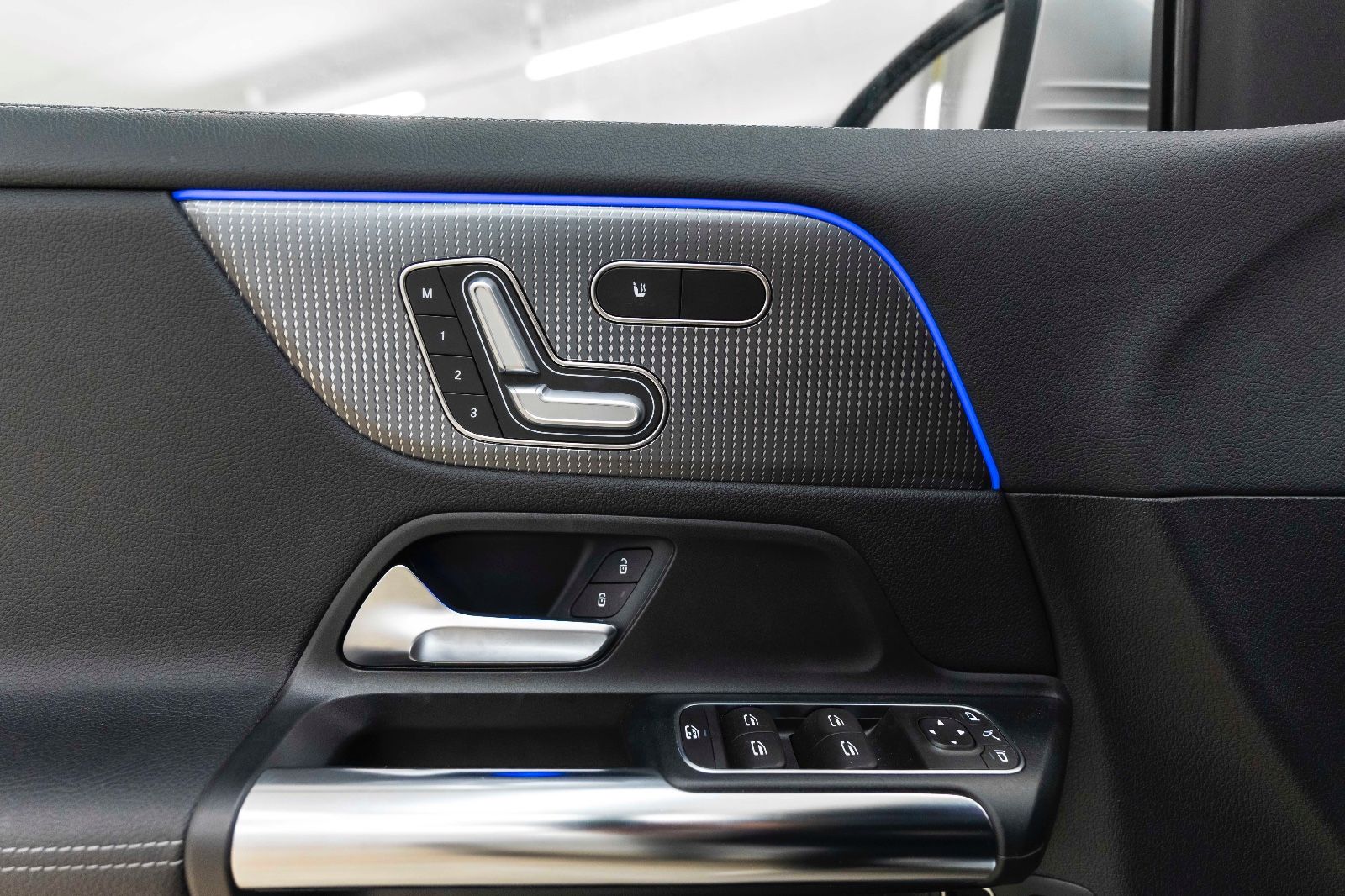 Fahrzeugabbildung Mercedes-Benz GLA 250e PLUG-IN ACC LED KAM TOTW KEYLESS GO NAV