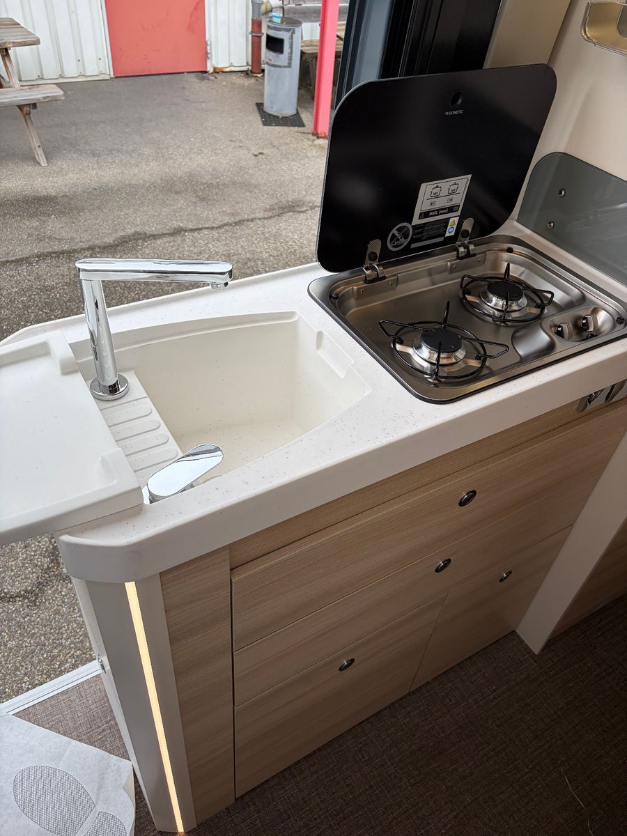 Fahrzeugabbildung Eura Mobil Van V635 HB