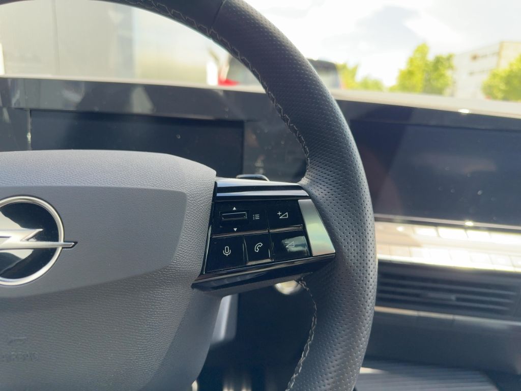 Fahrzeugabbildung Opel Astra GS LED  NAVI  SCHIEBEDACH