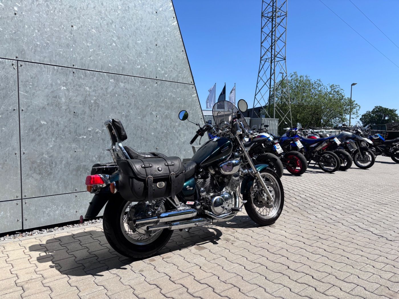 Fahrzeugabbildung Yamaha Virago XV 1100, Hepco & Becker Taschen, Sissybar
