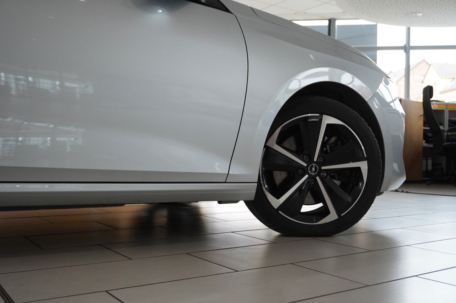Fahrzeugabbildung Opel Astra L Lim. 1.6 HYBRID ELEGANCE NAVI/LED/KAMERA