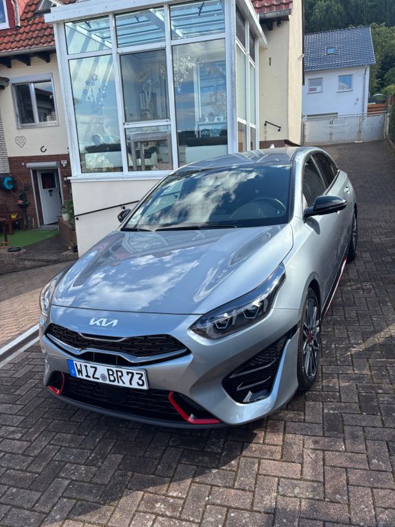 Kia pro cee'd / ProCeed