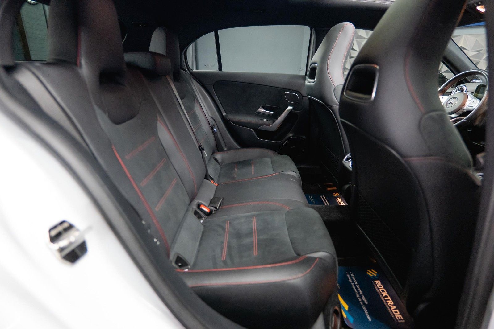 Fahrzeugabbildung Mercedes-Benz A 35 AMG 4Matic Night-Paket *Pano*LED*ACC*DAB*