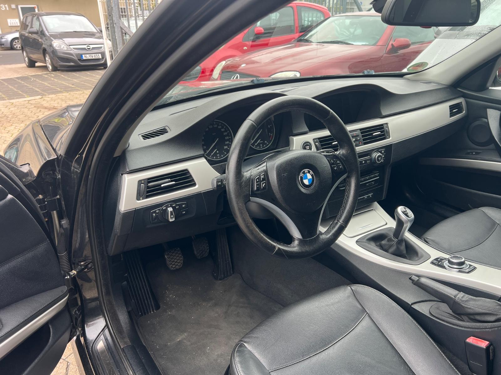 BMW 320i  Facelift, Leder, Klima, Navi,6-Gang,Alu