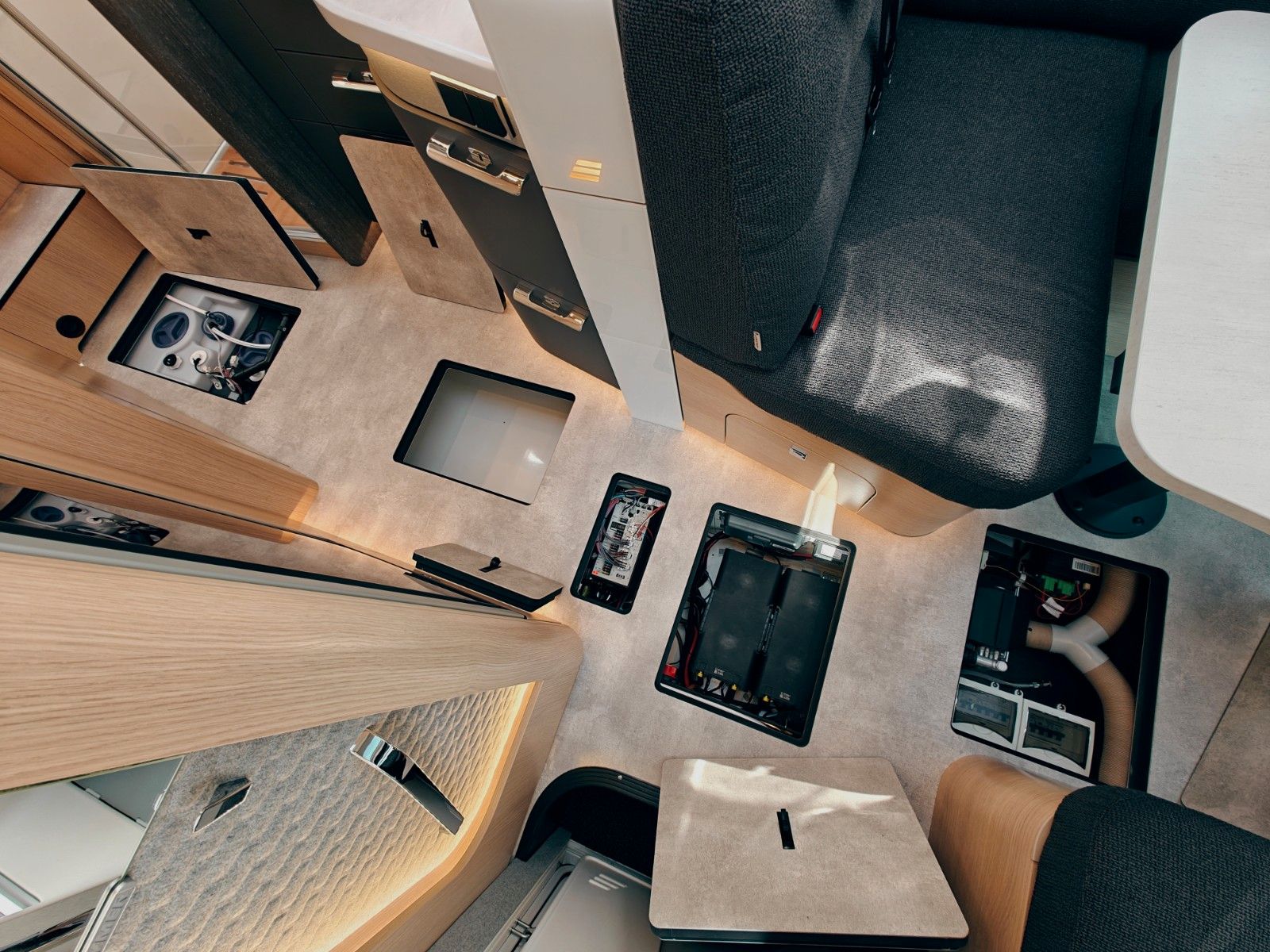 Fahrzeugabbildung HYMER / ERIBA / HYMERCAR B - KLASSE ML T 780 BLACKLINE