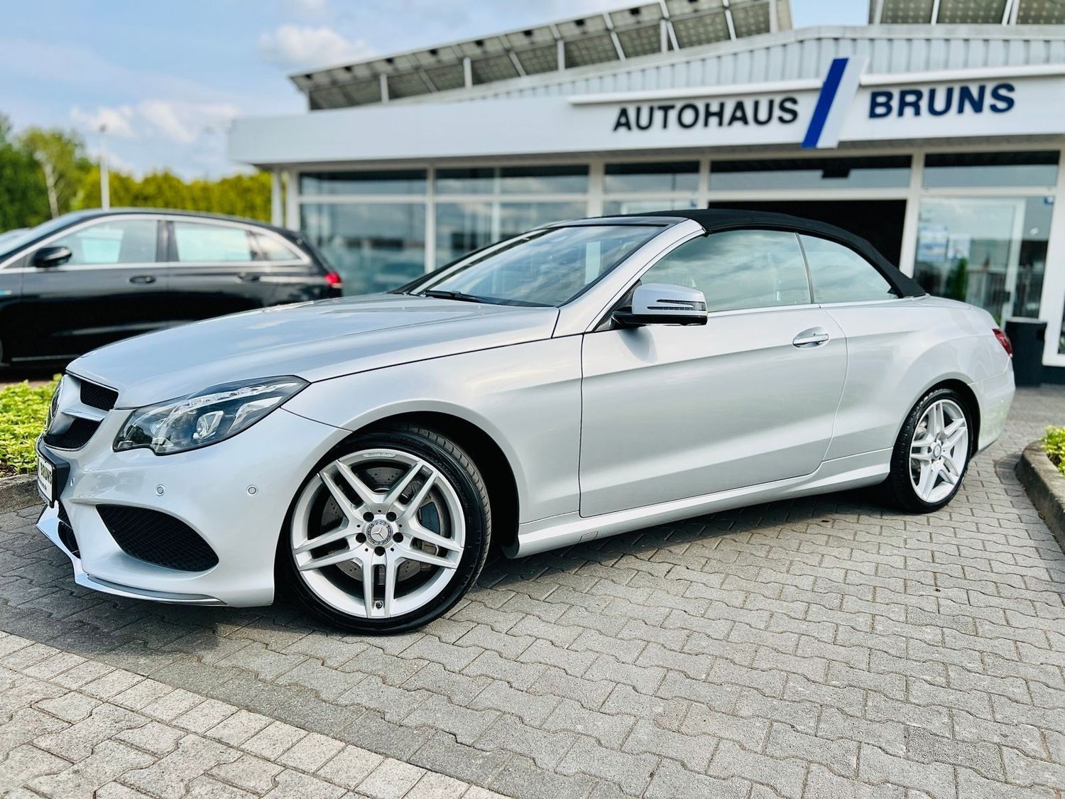 Fahrzeugabbildung Mercedes-Benz E 500 CABRIO AMG - Distronic, 360°, LED, Memory,