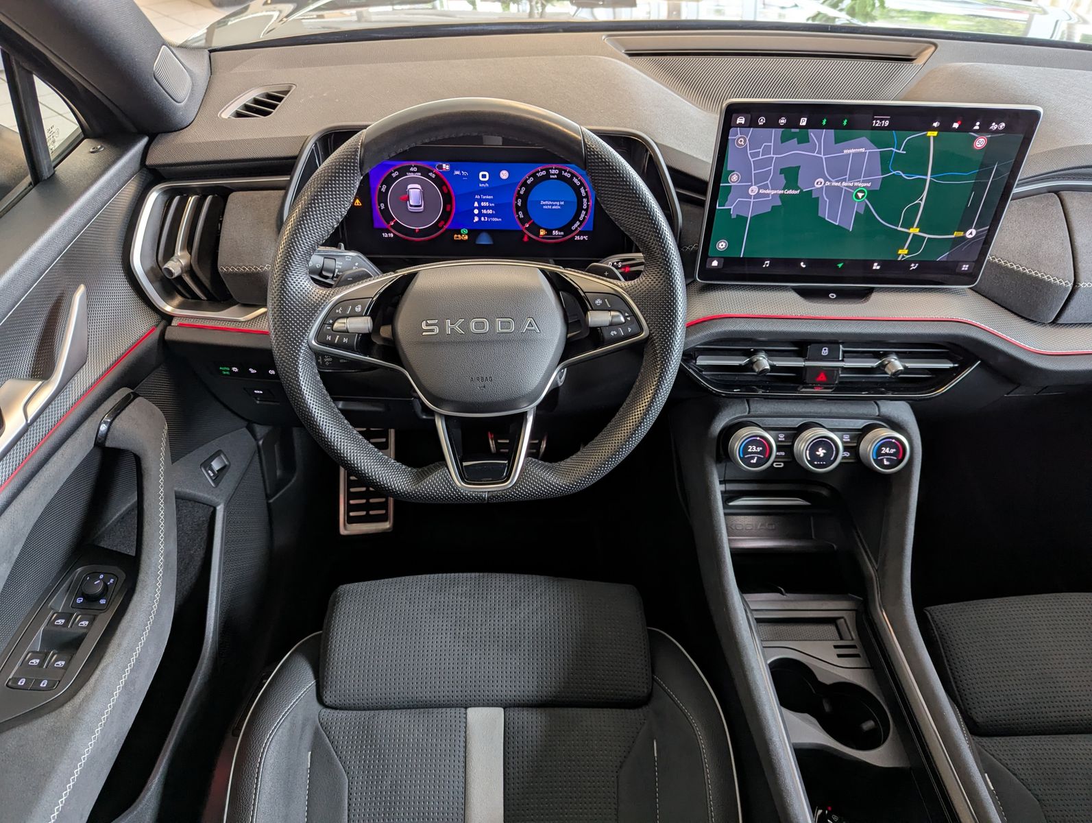 Fahrzeugabbildung SKODA Kodiaq 2.0 TDI Sportline 7-Sitze ACC Memory 20"