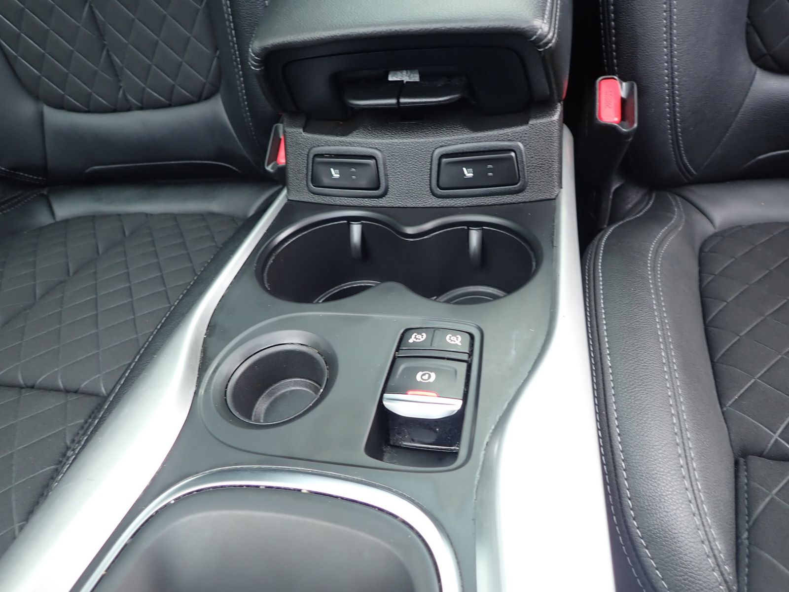Fahrzeugabbildung Renault Kadjar TCe 160 EDC LIMITED/AUTOMATIK/SHZ/NAVI