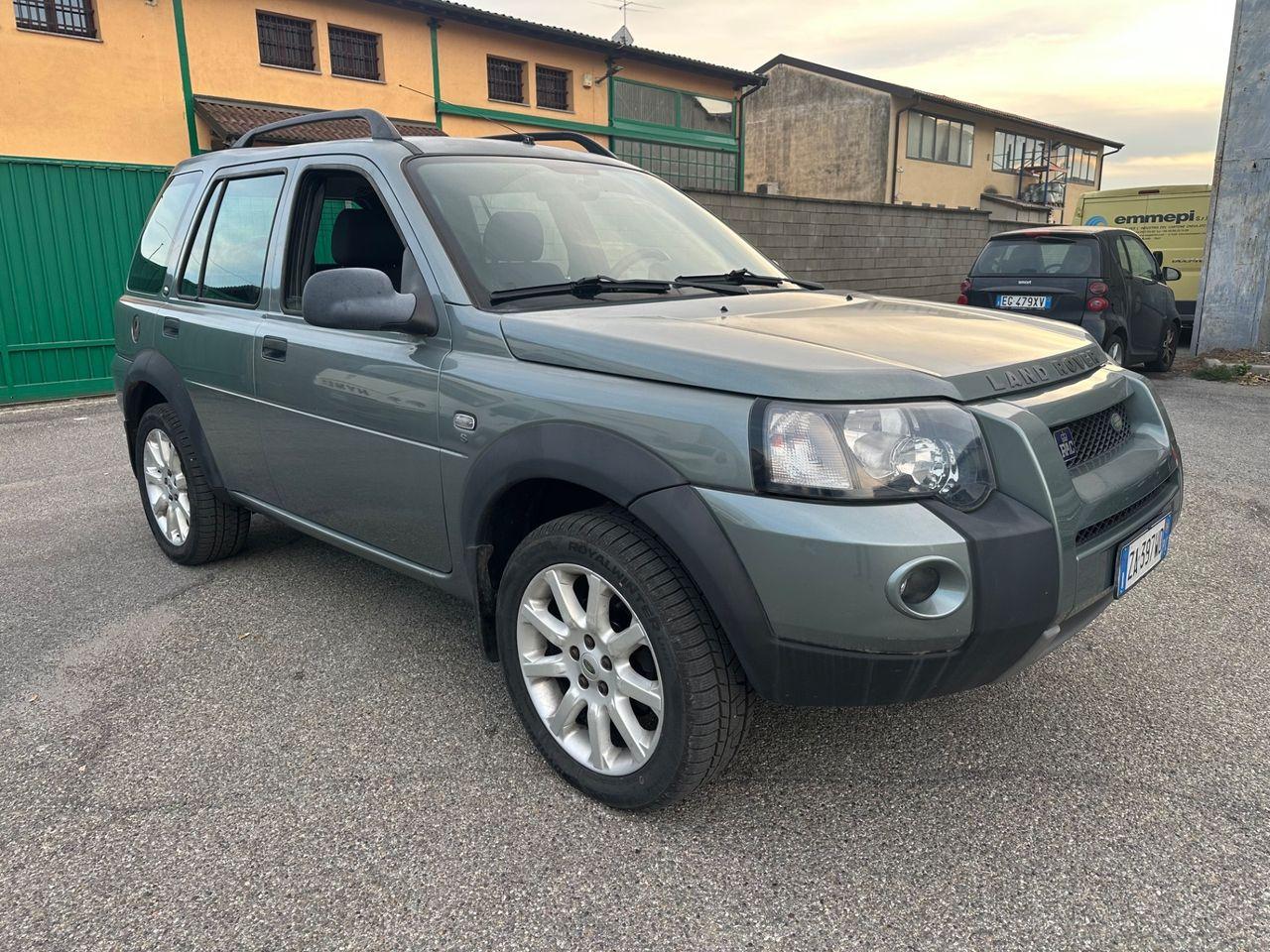 Land Rover Freelander 2004 — салон
