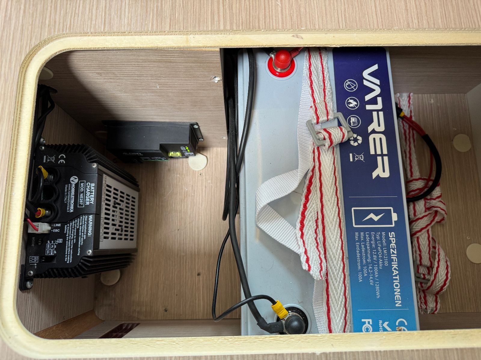 Fahrzeugabbildung Forster I 699 EB 4.4 TONNEN SOLAR LITHIUM WINTER PAKET