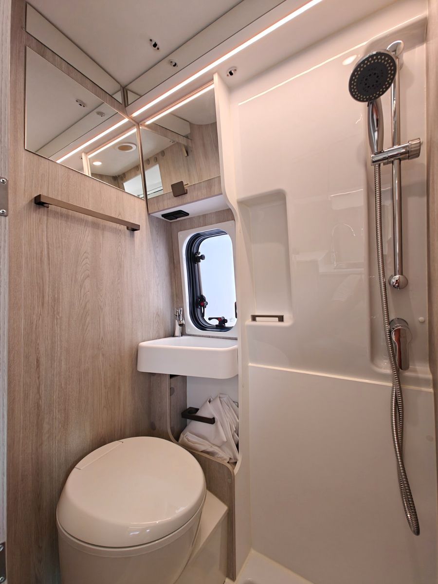 Fahrzeugabbildung Roller Team Livingstone 5 - Doppel-Etagenbett, SAT, TV -