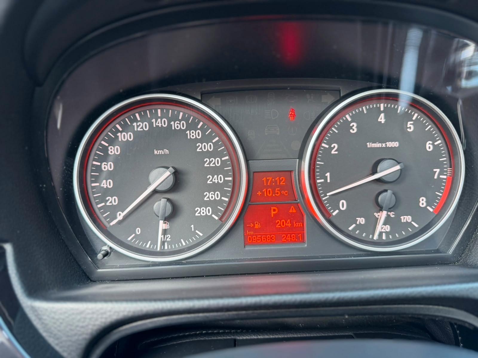 BMW 330 i Cabrio *Automa./Navi/SHZ/Leder/Tüv 02/2028