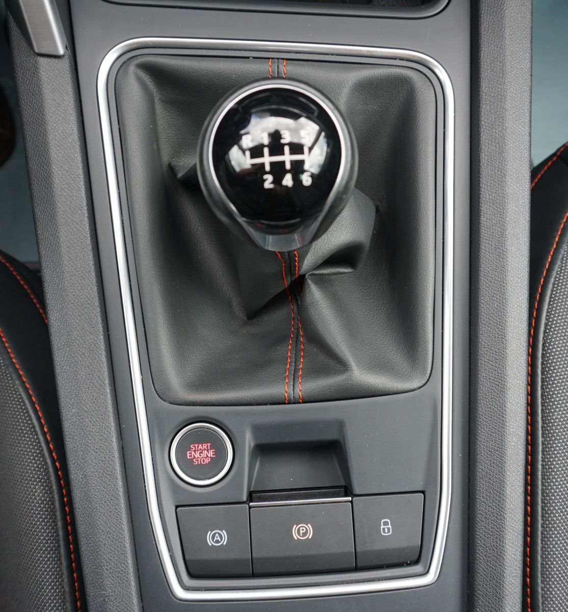 Fahrzeugabbildung SEAT Leon FR, SEAT Garantie, Navi, Sportfahrwerk, LED
