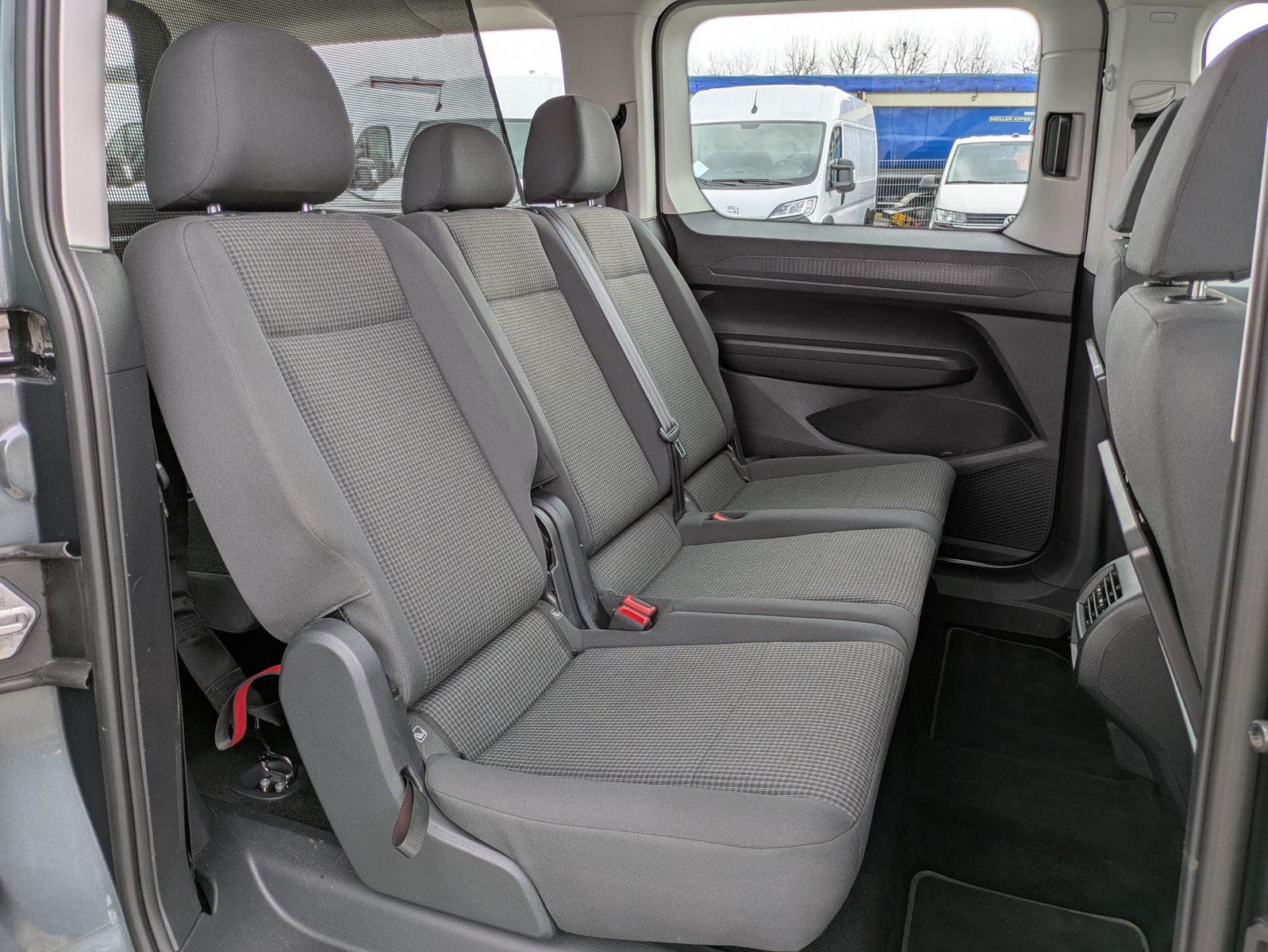 Fahrzeugabbildung Volkswagen Caddy Maxi 2.0 TDI 4M 7-SITZER*AHK*APP*KAMERA