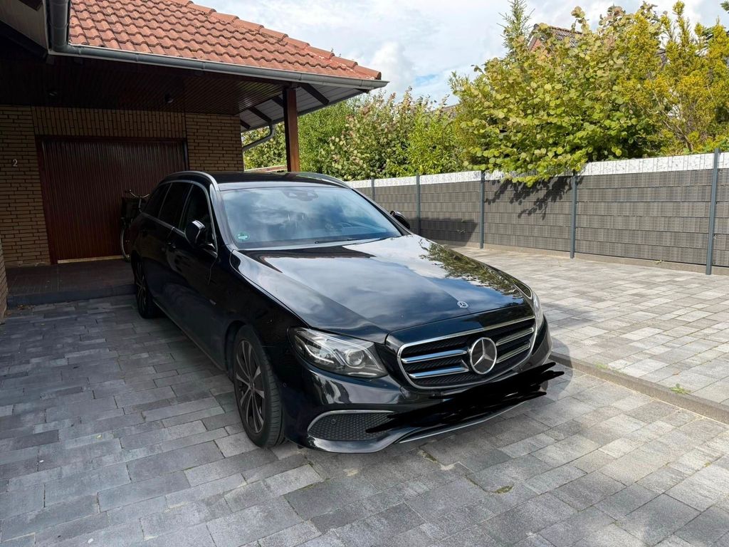 Image of Mercedes-Benz E 220