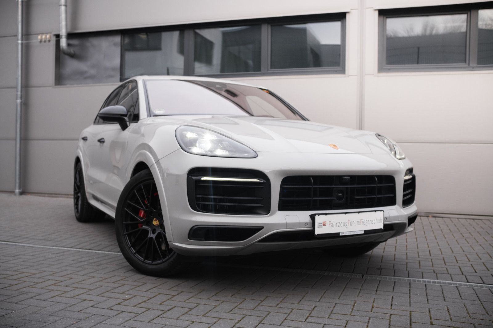 Fahrzeugabbildung Porsche Cayenne GTS-PASM-LED-Inno-360-HUD-BOSE