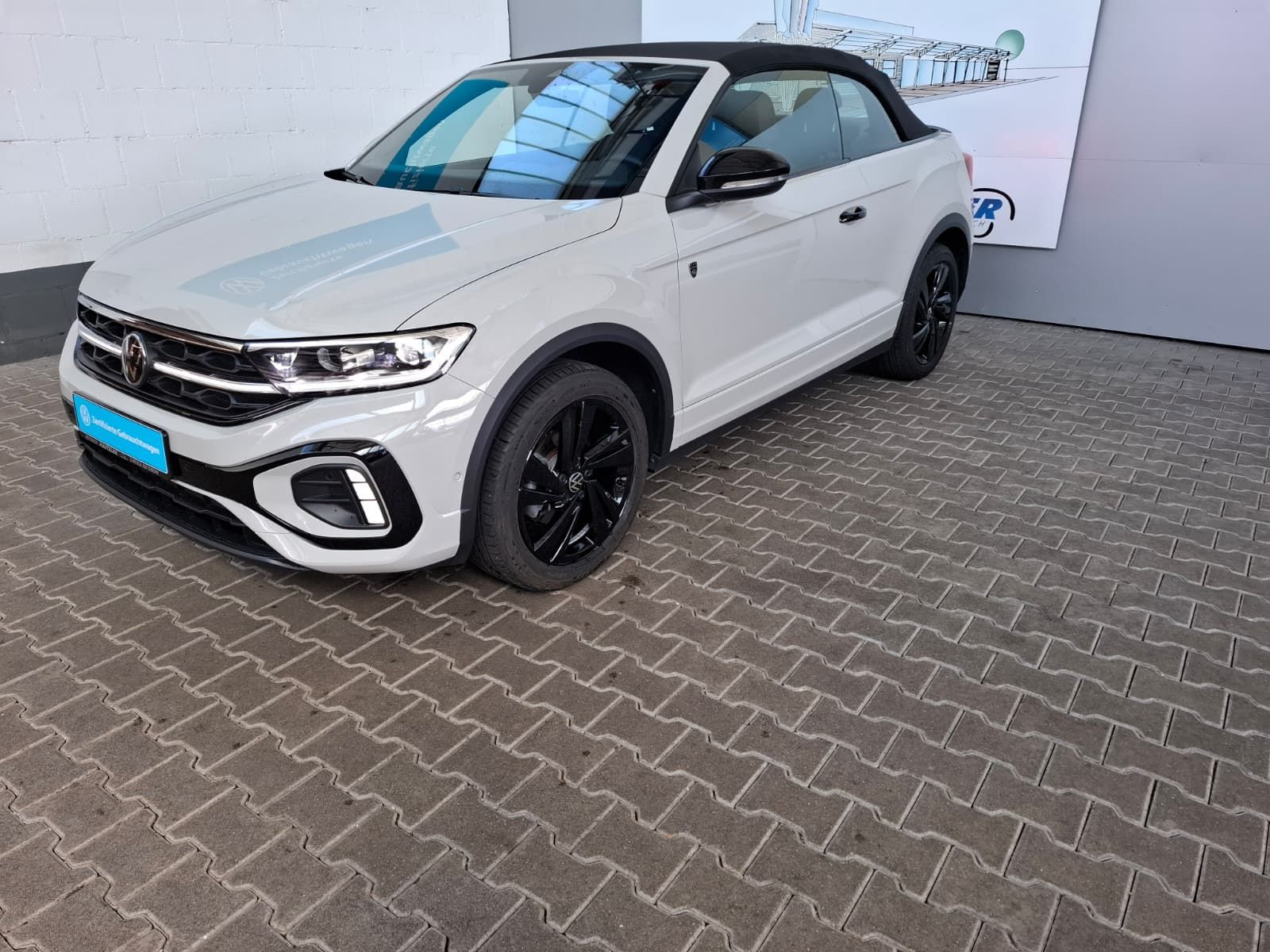 Fahrzeugabbildung Volkswagen T-Roc Cabriolet R-Line Edit. Karmann 1,5 TSI DSG