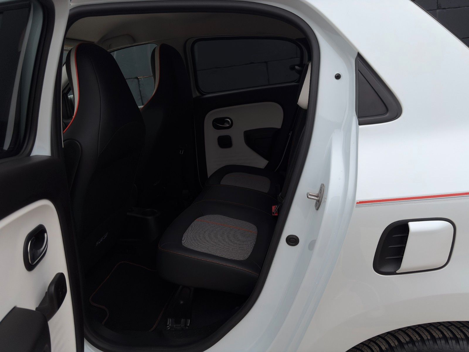 Fahrzeugabbildung Renault Twingo Vibes Electric CarPlay Temp. Klimaau. SHZ