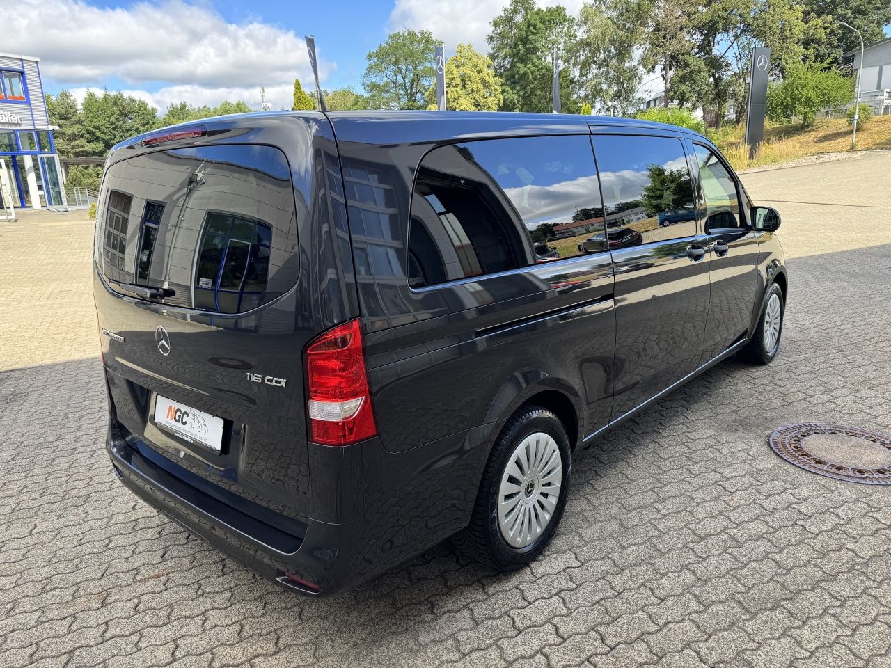 Fahrzeugabbildung Mercedes-Benz Vito 116CDI TourerPRO el. Klima*2xSchiebetür*AHK