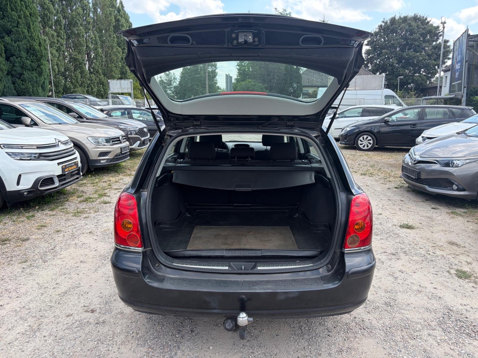 Toyota Avensis 2004 — photo 21