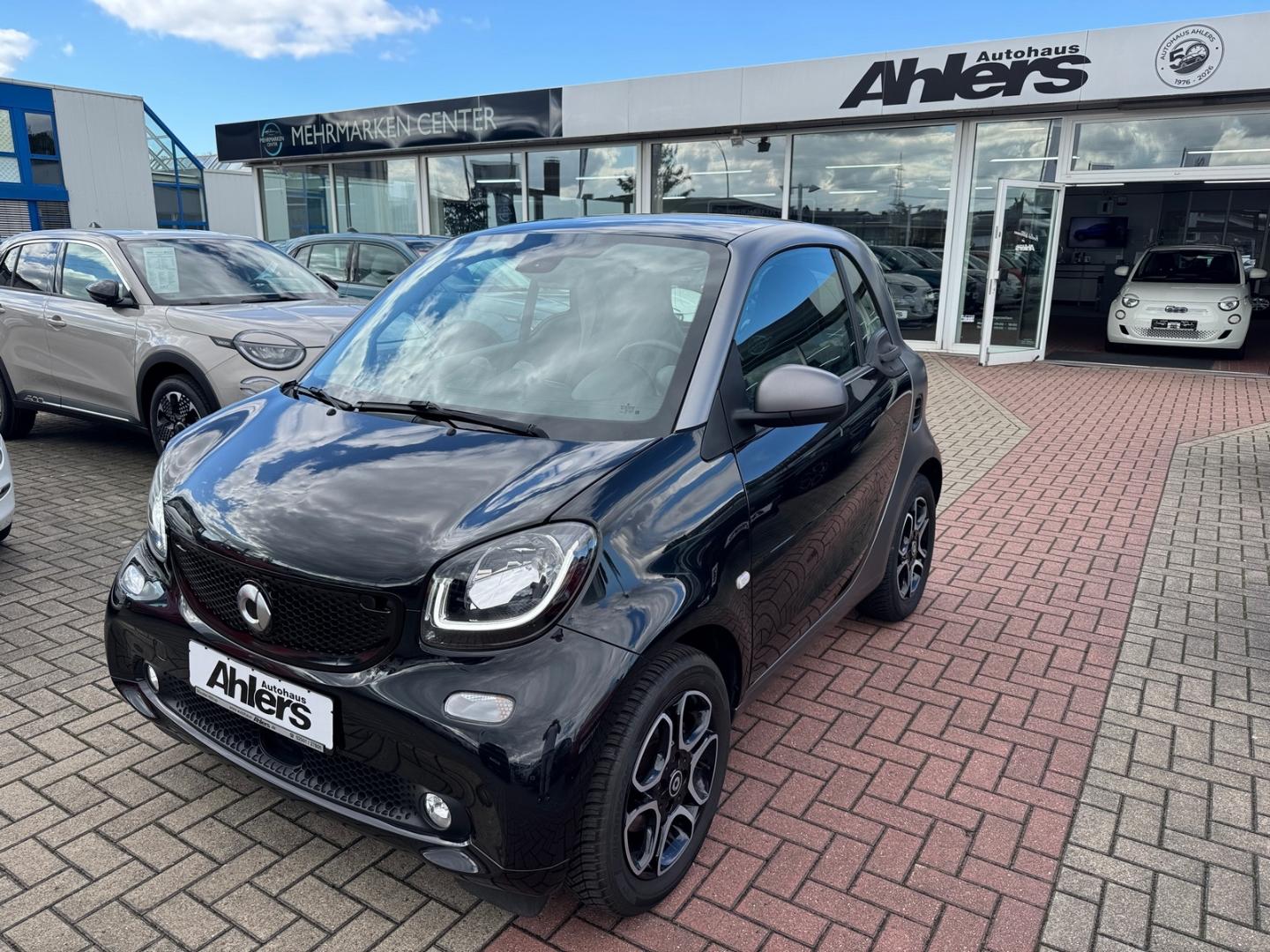 Smart fortwo Prime+ALLWETTER+NAVI+KAMERA+LEDER+SITZHEI
