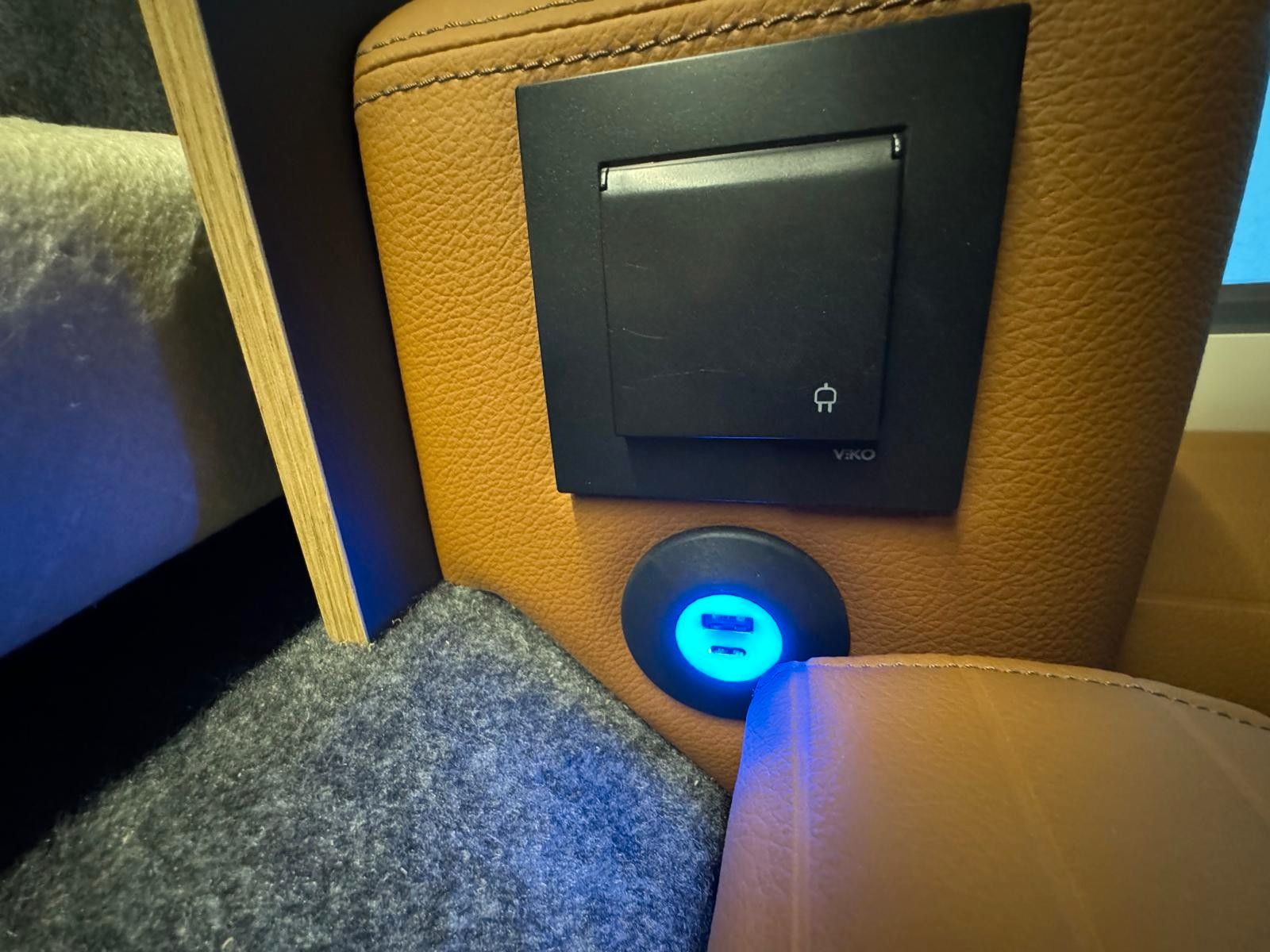 Fahrzeugabbildung Dodge RAM 2500 6.4-V8 LUFTFED. KABINE GLADIATOR XLE