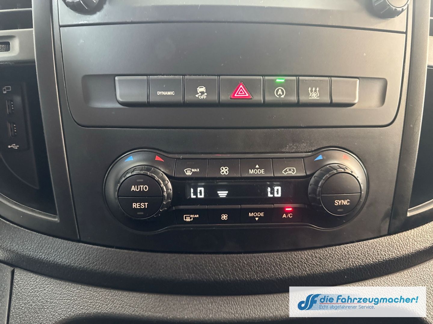 Fahrzeugabbildung Mercedes-Benz Vito Tourer 119 CDI 4x4 lang Navi LED Blendfrei