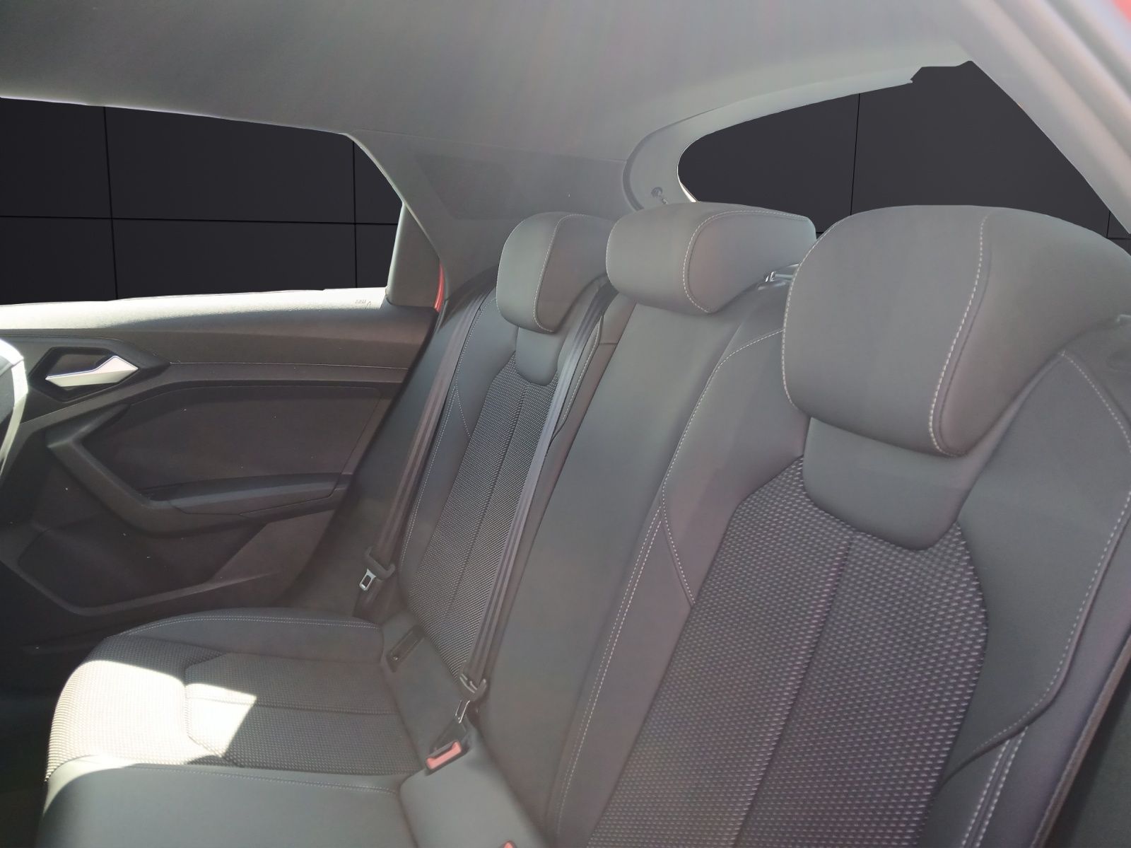 Fahrzeugabbildung Audi A1 Sportback 35 TFSI S-line S-tronic STH LED Nav