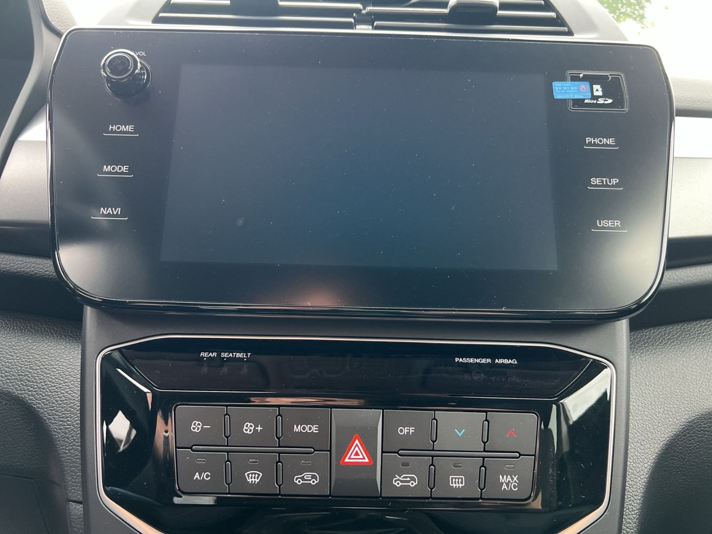 Fahrzeugabbildung KGM Tivoli Nomad MT Navi CarPlay DAB SHZ Spurhalte.