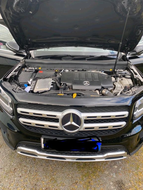 Image of Mercedes-Benz GLB 180