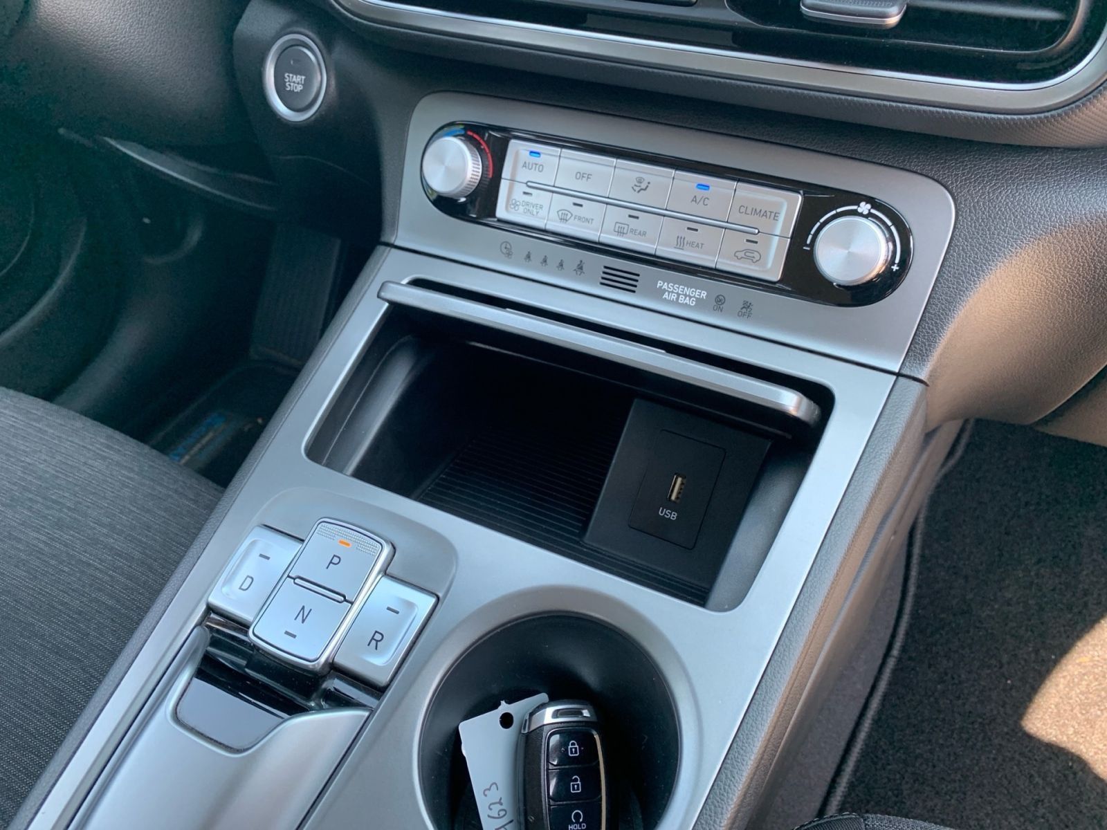 Fahrzeugabbildung Hyundai KONA Select Elektro 11kW OBC Kamera Sitzheizung