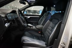 VW Touareg TDI R-Line | Leder | HuD | Luftfederung VW Touareg TDI R-Line | Leder | HuD | Luftfederung