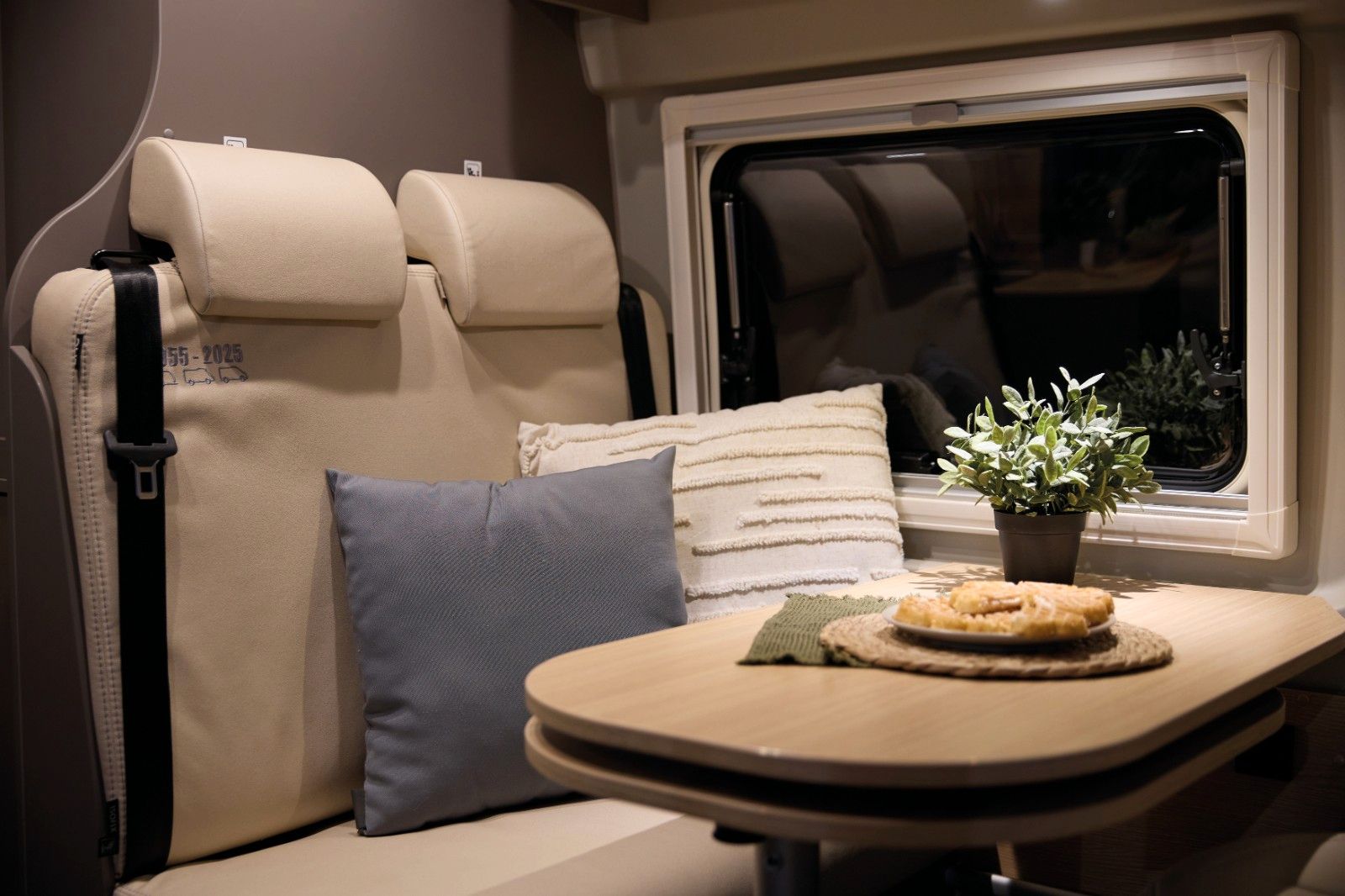 Fahrzeugabbildung LMC Innovan 600 - 70 Jahre Modell - SALE! -