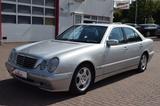 Mercedes-Benz E 240 AVANTGARDE Automatik Rentnerfahrzeug - gebrauchte Mercedes-Benz E 240 aus dem Jahr 2000