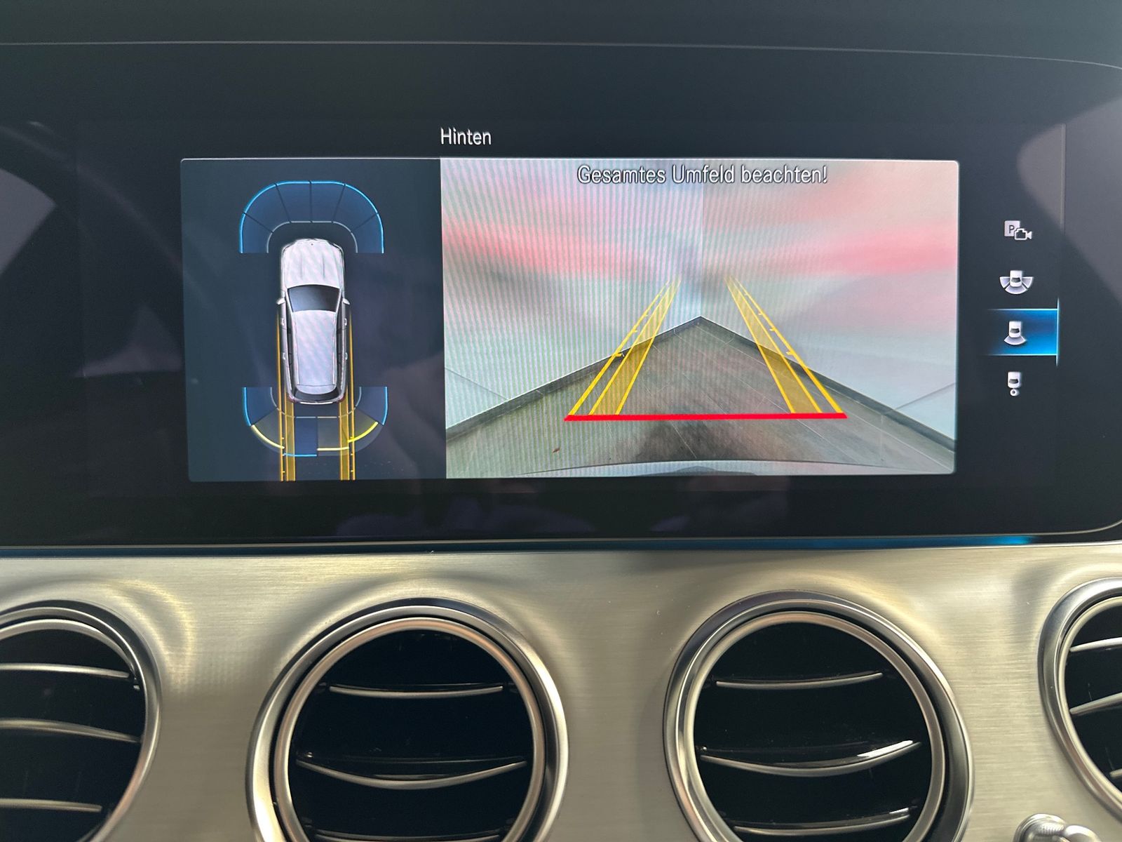 Fahrzeugabbildung Mercedes-Benz E 300de T AMG Line NAV+LED+ACC+KAMERA+HUD+AHK+PP