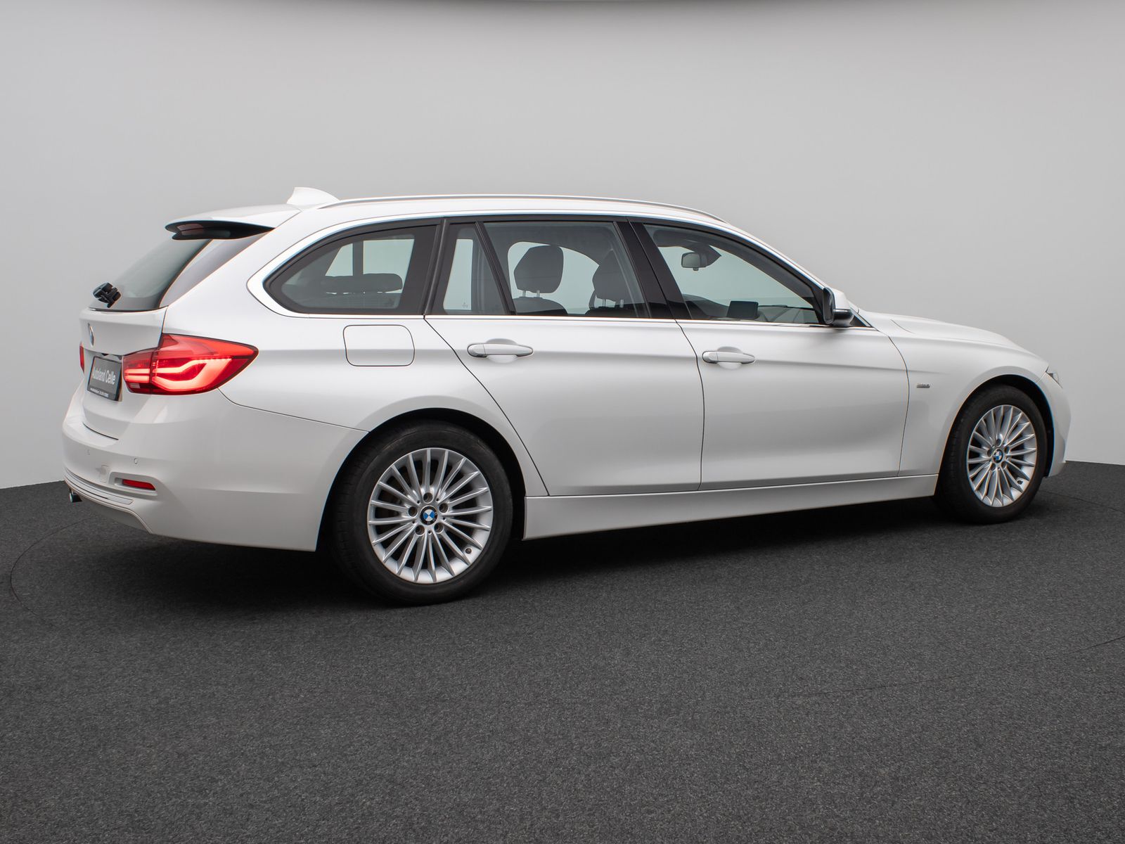 Fahrzeugabbildung BMW 320d Luxury Line Kamera HUD HiFi Stop&Go Komfort