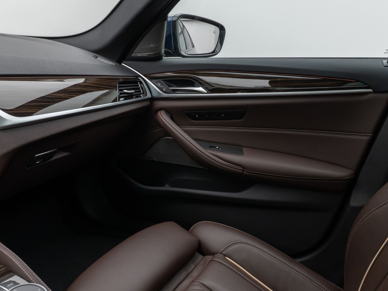 Fahrzeugabbildung BMW 540i xD M Sport Glasdach Kamera DAB H/K Massage