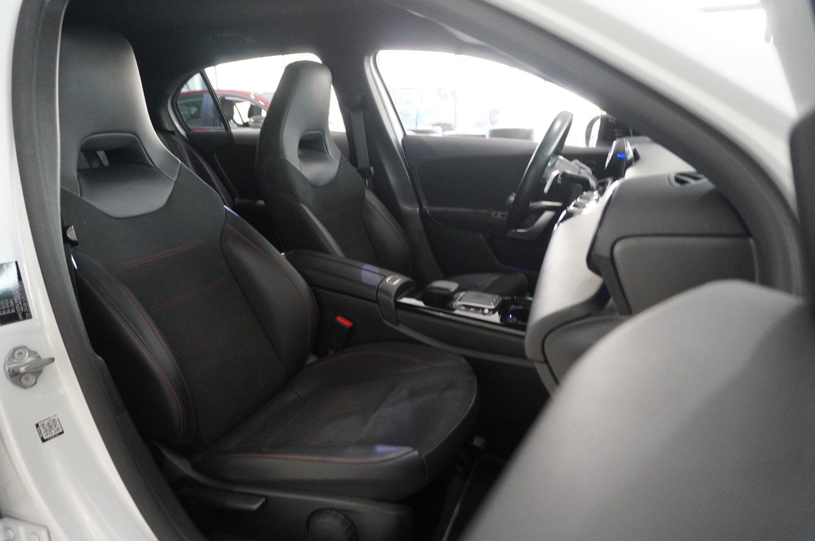 Fahrzeugabbildung Mercedes-Benz A 180 AMG LINE 7G-DCT NAVI/LED/VIRT./KAMERA/DAB+