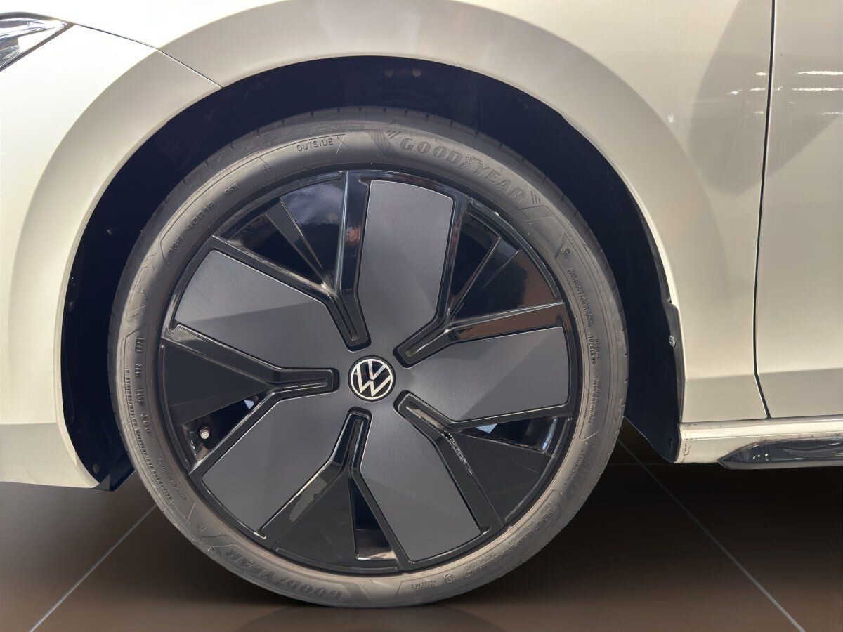 Fahrzeugabbildung Volkswagen Passat R-Line 2.0 TDI DSG AHK AreaView Pano