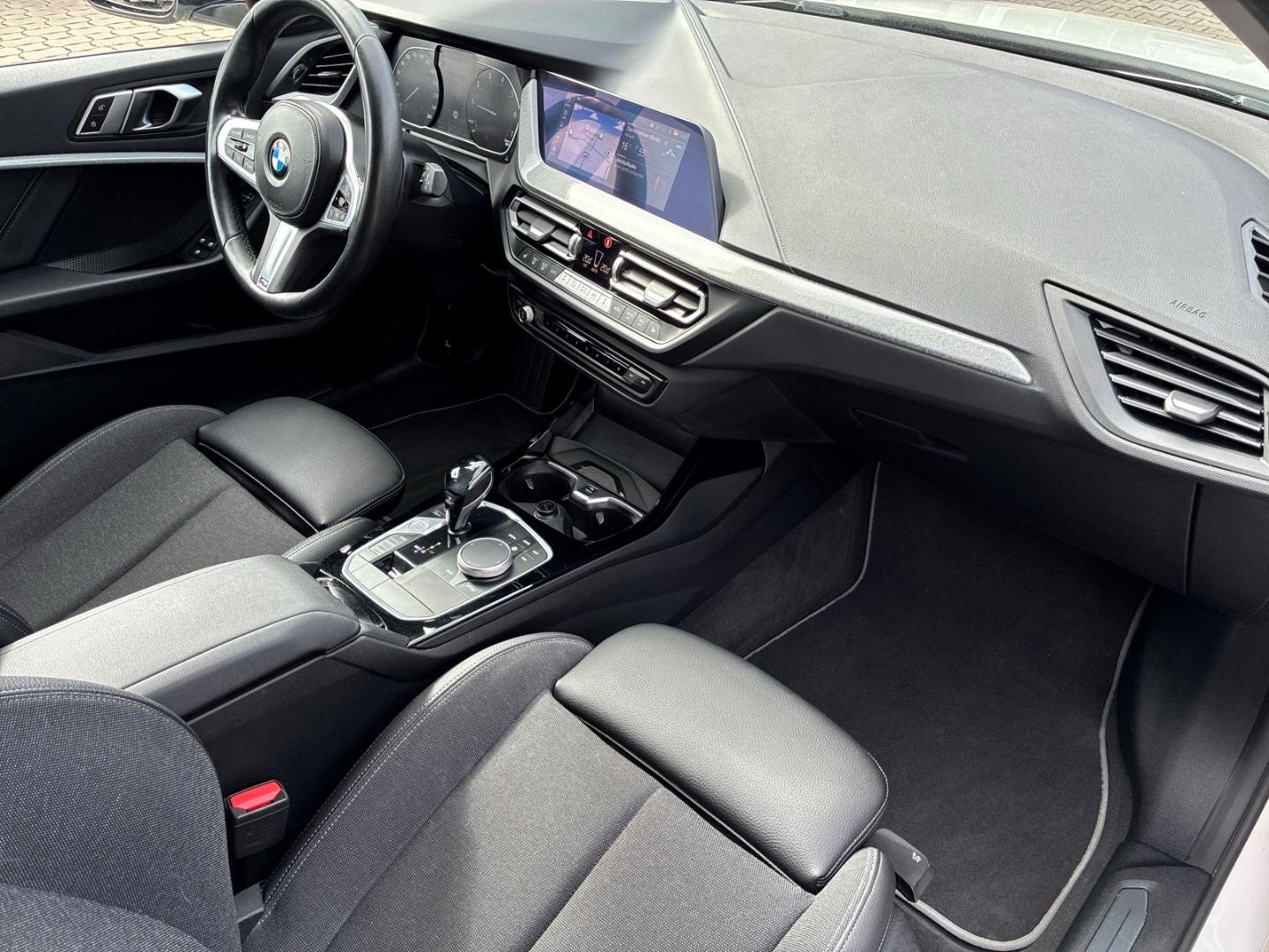 BMW 118 i 5-Türer SPORTLINE LED LC PLUS 19 ZOLL M-LE, миниатюра 7
