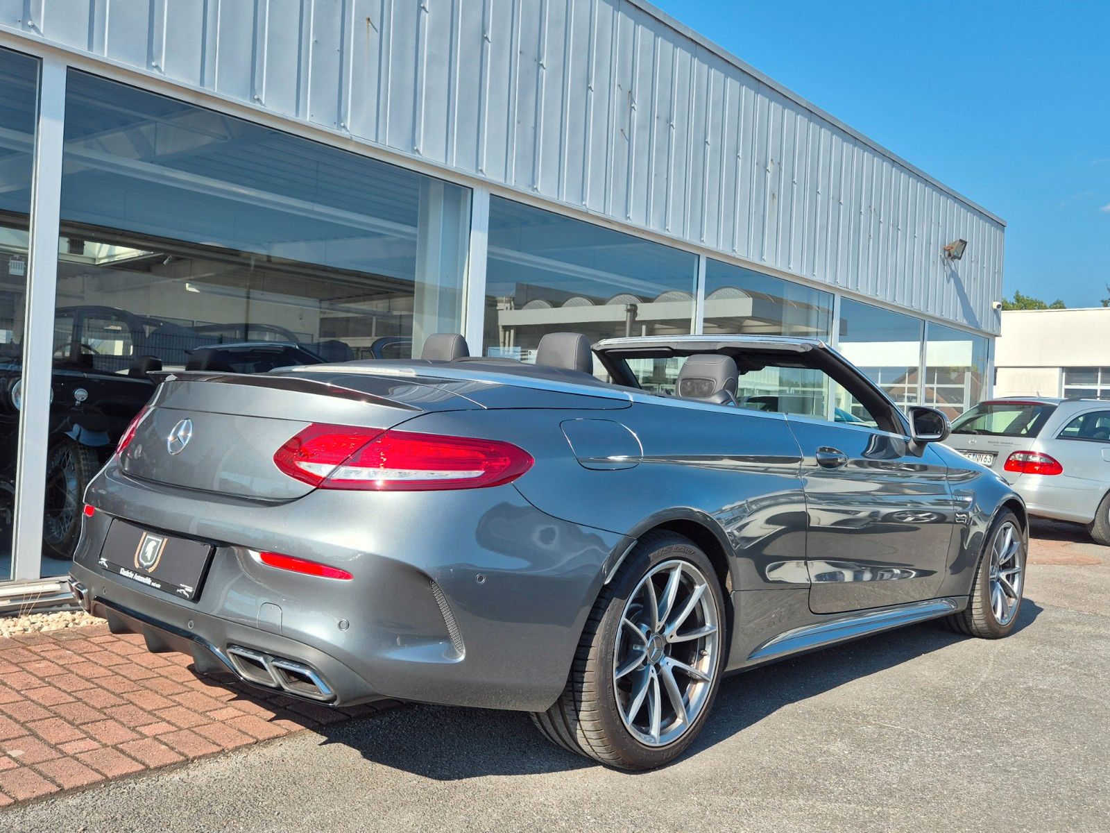 Fahrzeugabbildung Mercedes-Benz C 63 AMG Cabrio/Dt./Burm/Head/Fahrpaket