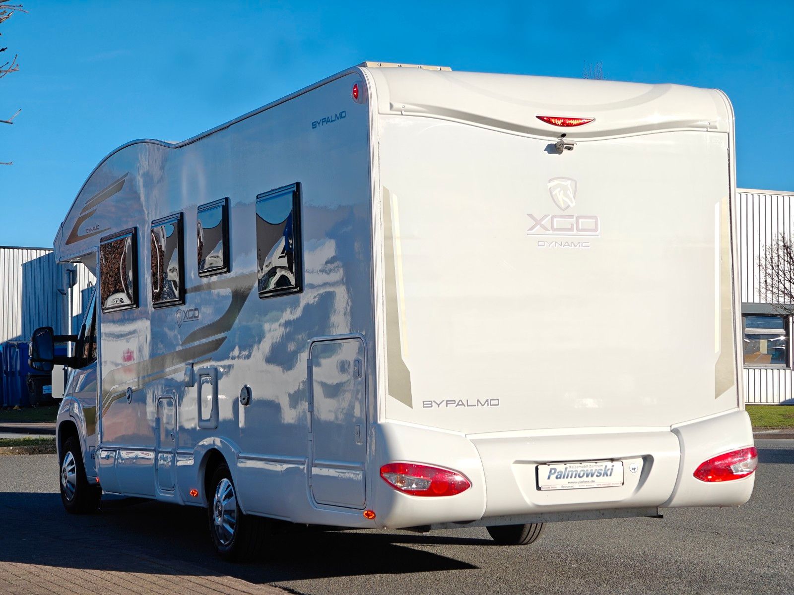 Fahrzeugabbildung XGO Dynamic 99 P + Hubbett, Solar, SAT, TV, Markise