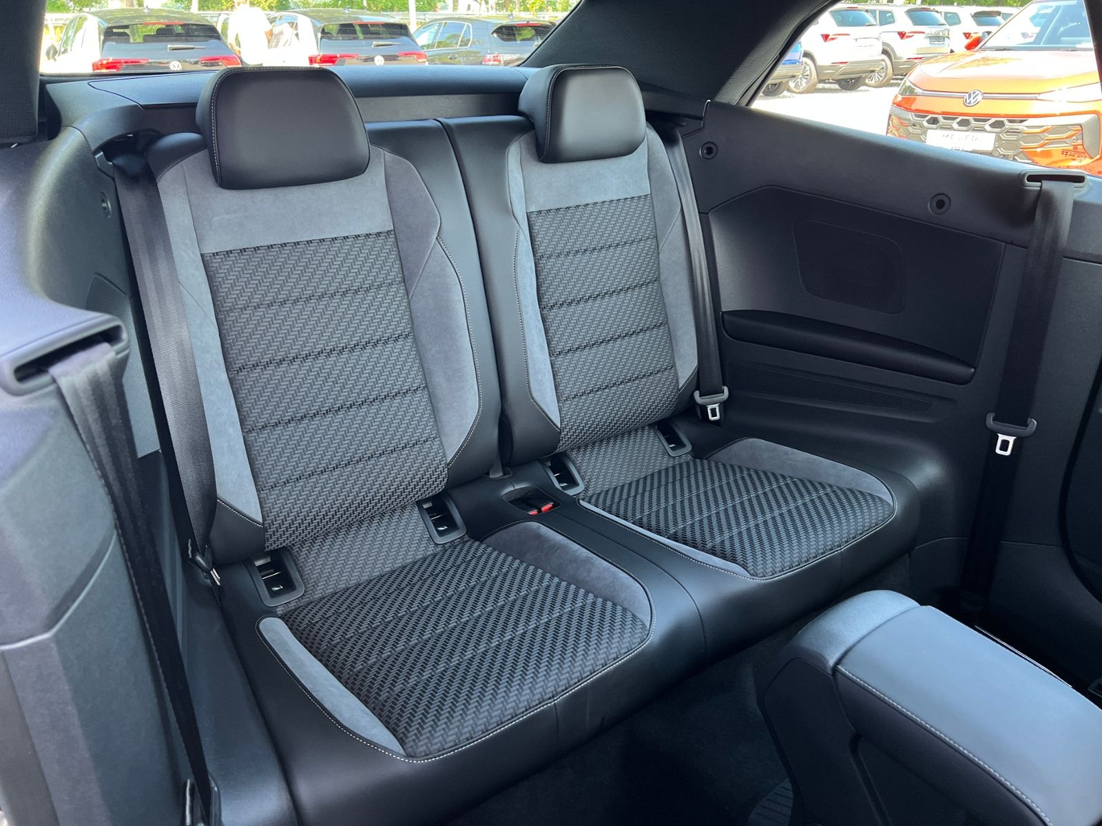 Fahrzeugabbildung Volkswagen T-Roc Cabriolet R-Line 1.5 TSI DSG *BlackStyle,A