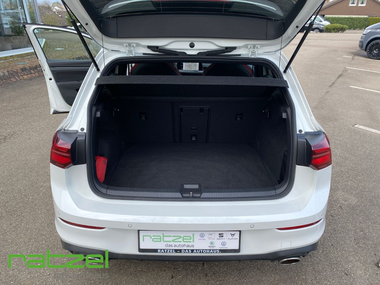 Fahrzeugabbildung Volkswagen Golf VIII Clubsport 2.0 TSI Pano LED Navi ACC