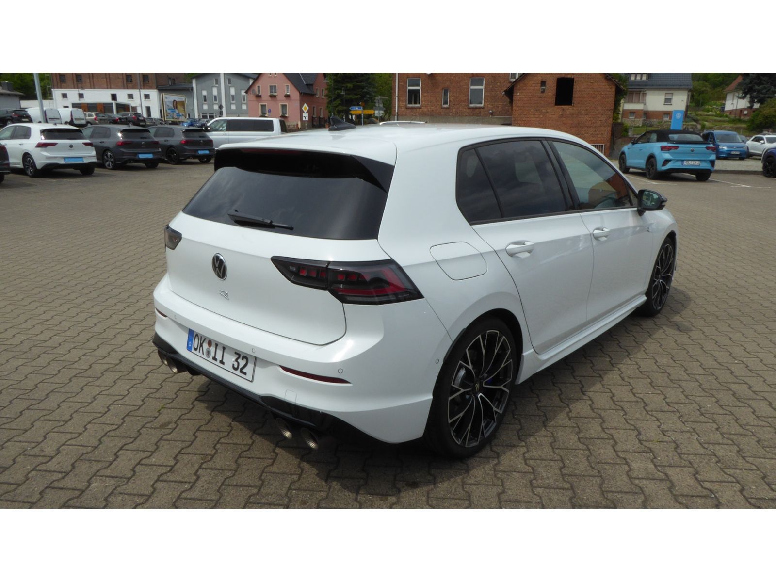 Volkswagen Golf VIII R 2.0 TSI DSG LED DCC R-PERFORMANCE foto 5