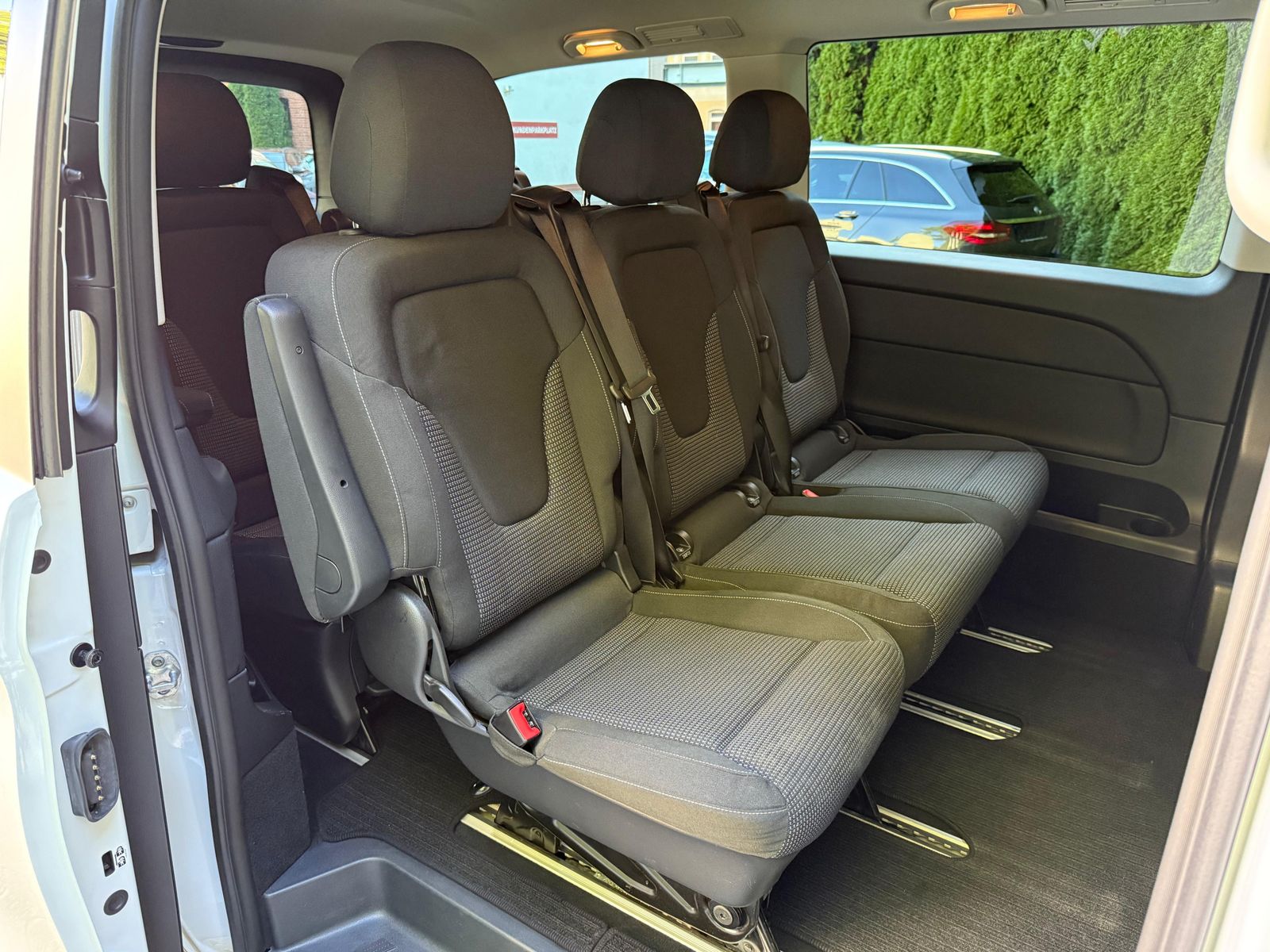 Vehicle illustration Mercedes-Benz V 220 d 9G Long LED+MBUX+DISTR+KAM+SHZ+PARK+7Si