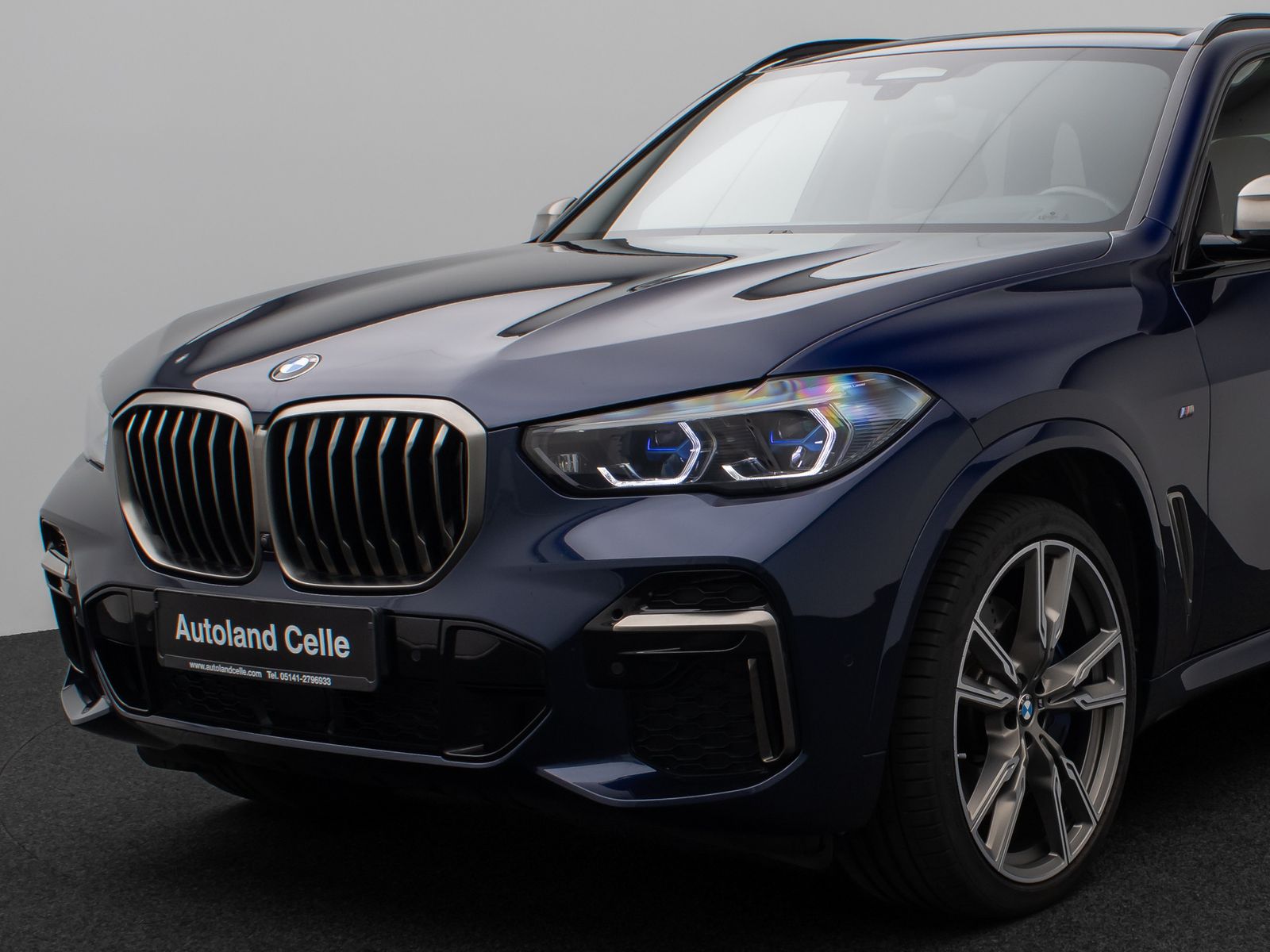 Fahrzeugabbildung BMW X5 M50i 360°Laser SkyLounge HUD B&W SoftCL AHK