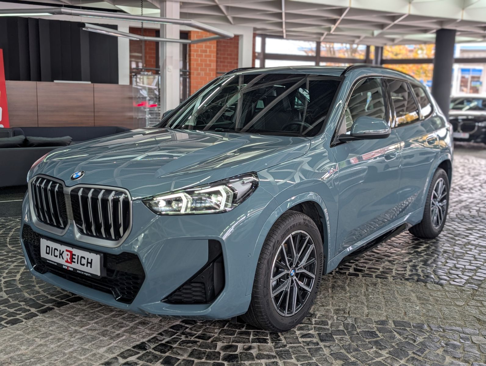 Fahrzeugabbildung BMW X1 18 d sDrive M Sport SHADOW AHK PANO KAM LEDER